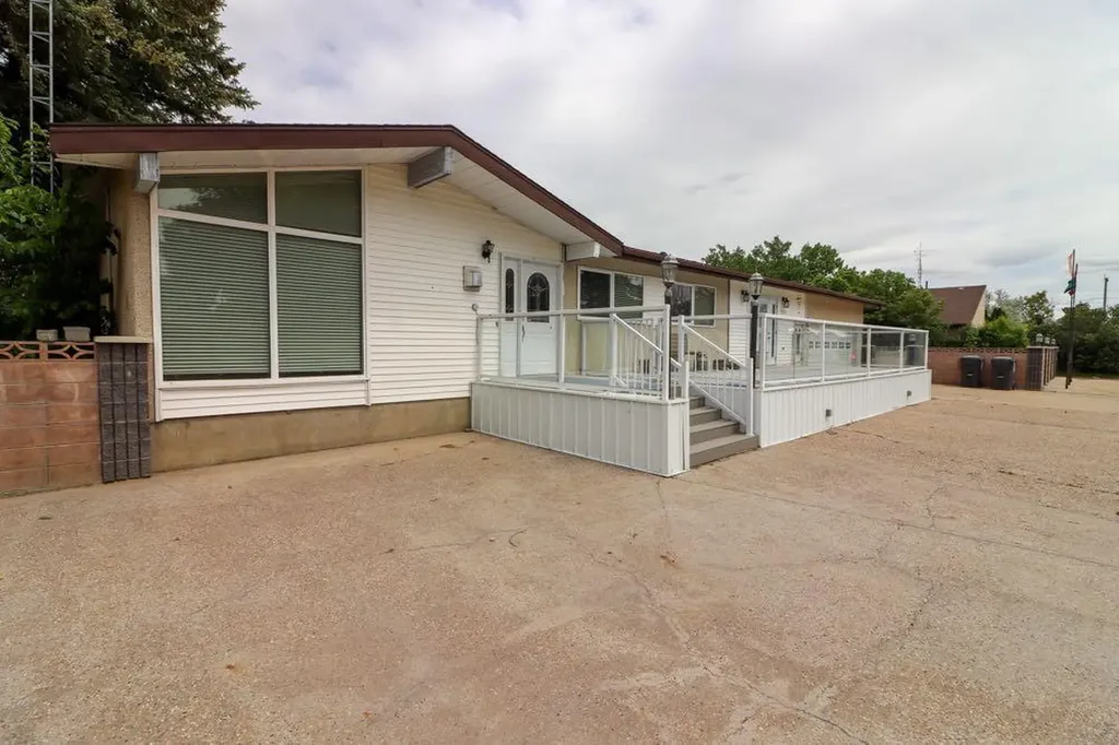 209 2 Avenue Burdett AB T0K0J0