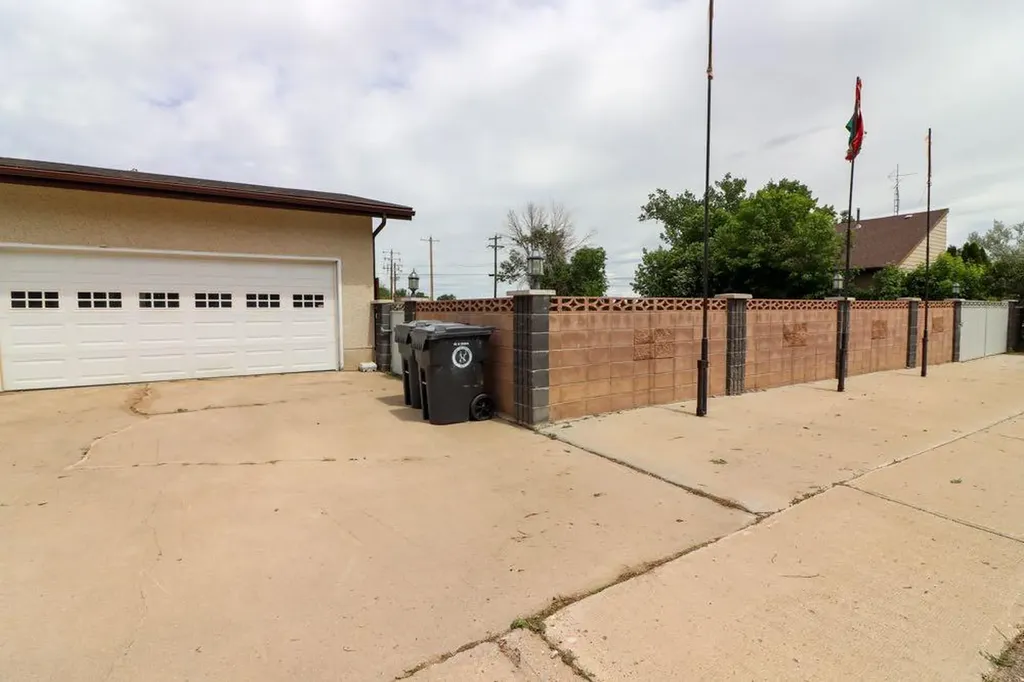 209 2 Avenue Burdett AB T0K0J0