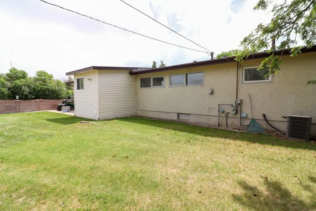 209 2 Avenue Burdett AB T0K0J0