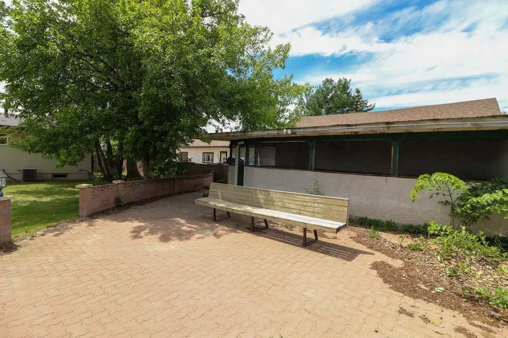 209 2 Avenue Burdett AB T0K0J0