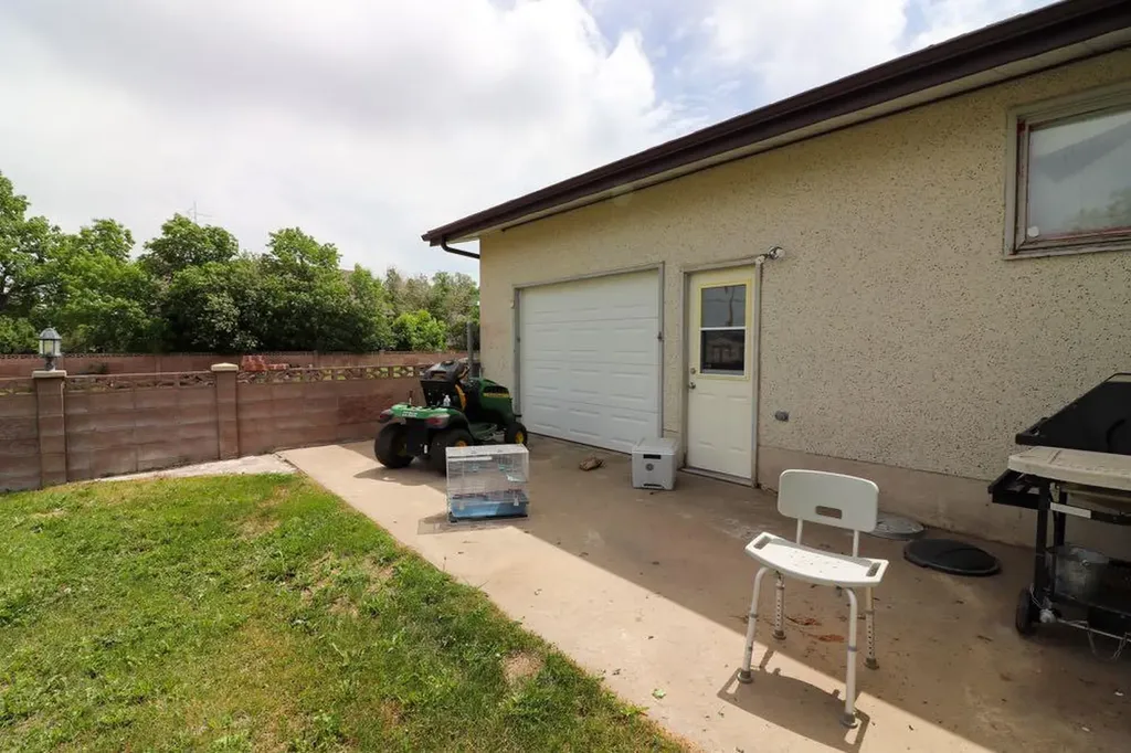 209 2 Avenue Burdett AB T0K0J0