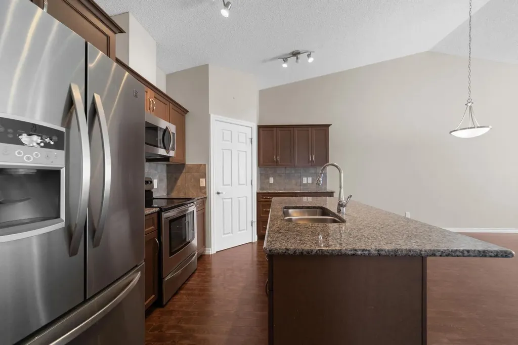5021 34 Avenue Camrose AB T4V5G2