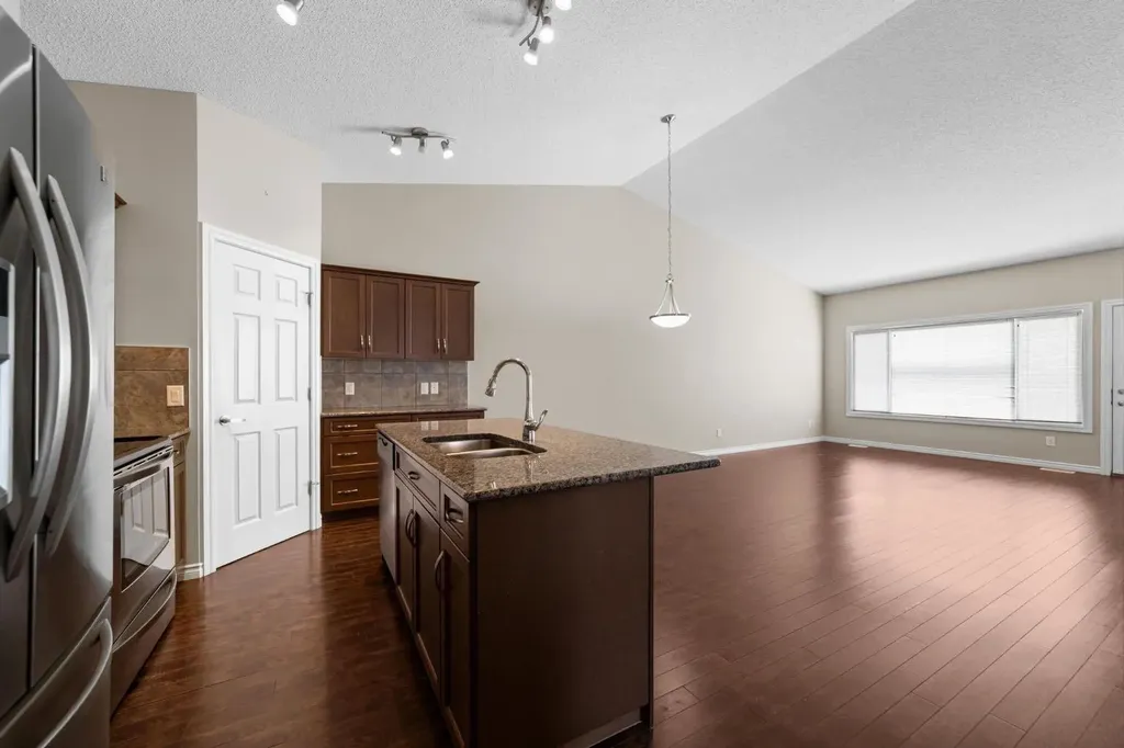 5021 34 Avenue Camrose AB T4V5G2