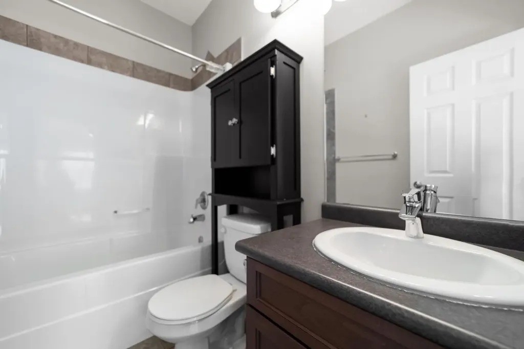 5021 34 Avenue Camrose AB T4V5G2