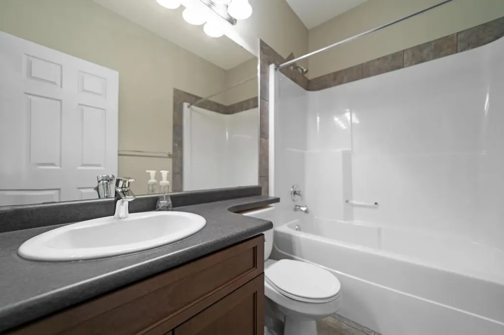 5021 34 Avenue Camrose AB T4V5G2
