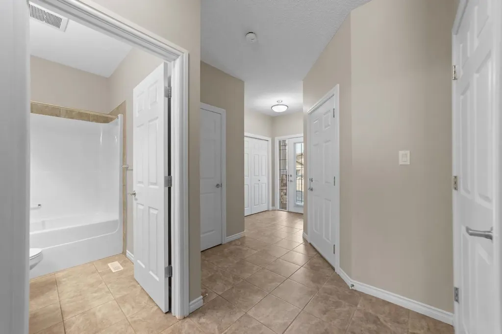 5021 34 Avenue Camrose AB T4V5G2