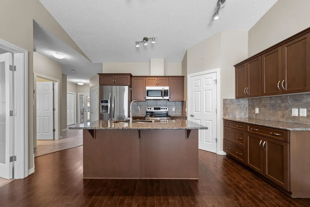 5021 34 Avenue Camrose AB T4V5G2