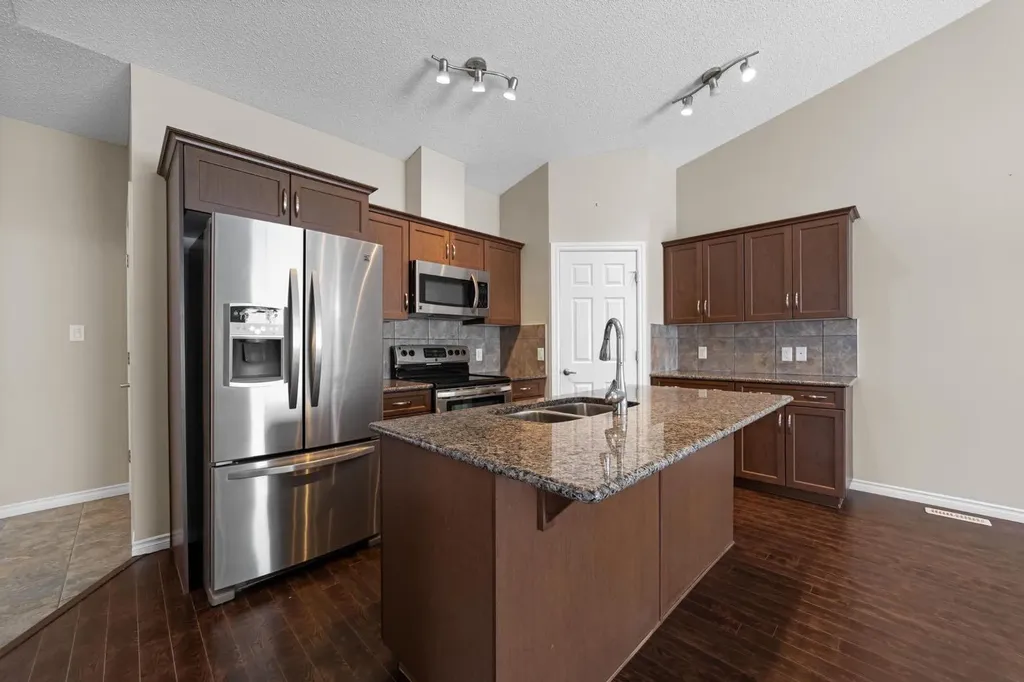 5021 34 Avenue Camrose AB T4V5G2