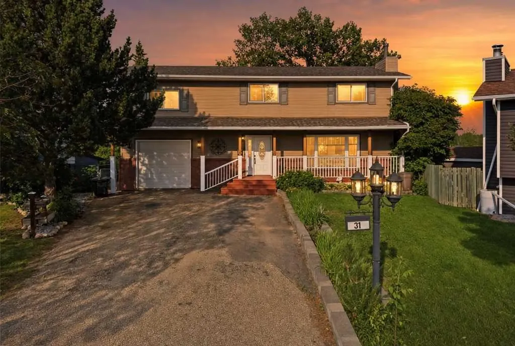 31 Willow Crescent Lacombe AB T4L 1V3