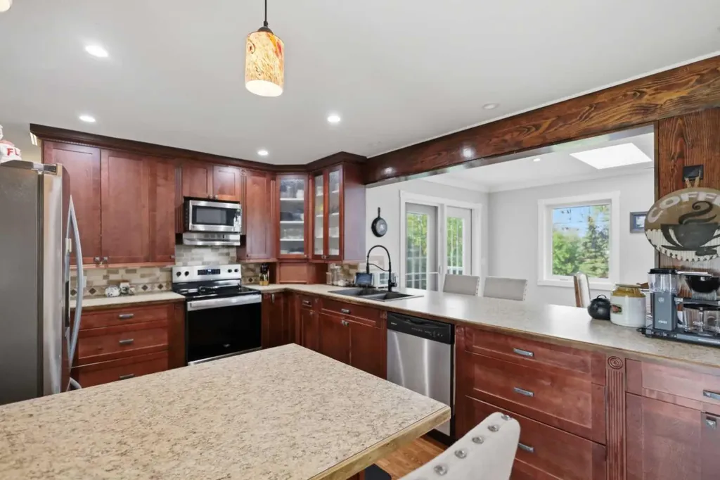 31 Willow Crescent Lacombe AB T4L 1V3