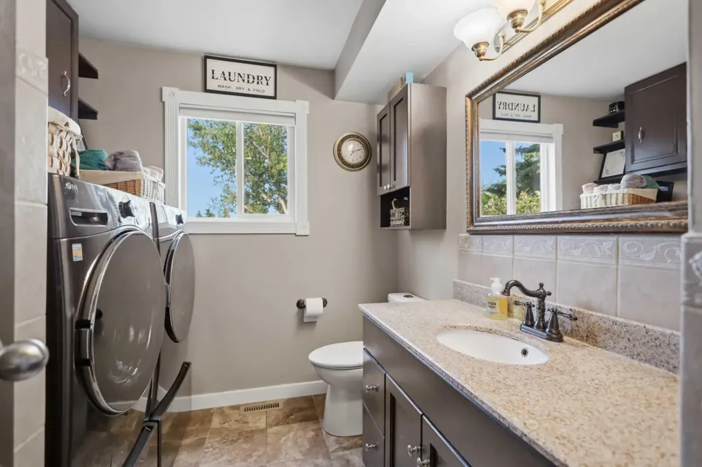 31 Willow Crescent Lacombe AB T4L 1V3