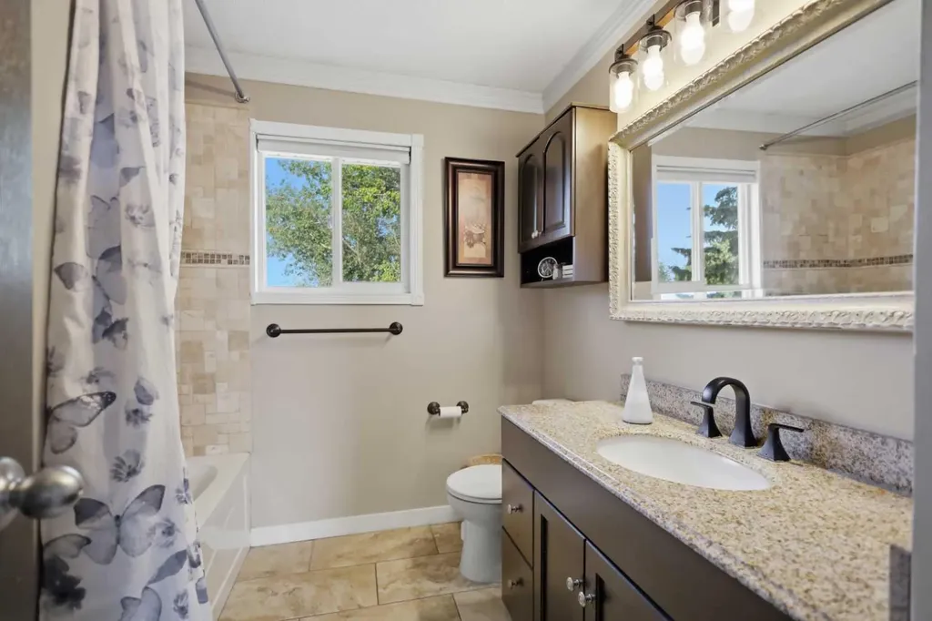 31 Willow Crescent Lacombe AB T4L 1V3