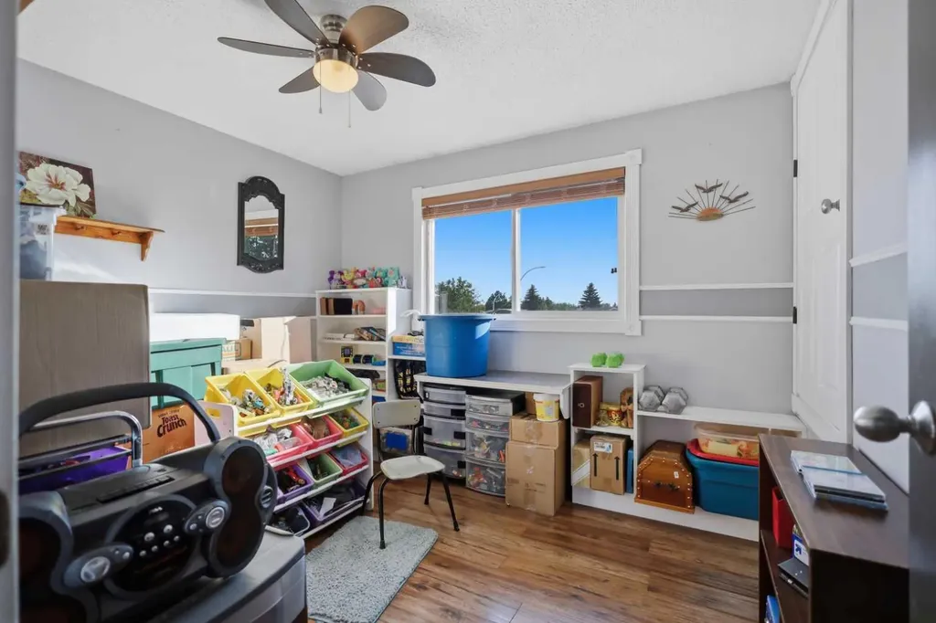 31 Willow Crescent Lacombe AB T4L 1V3