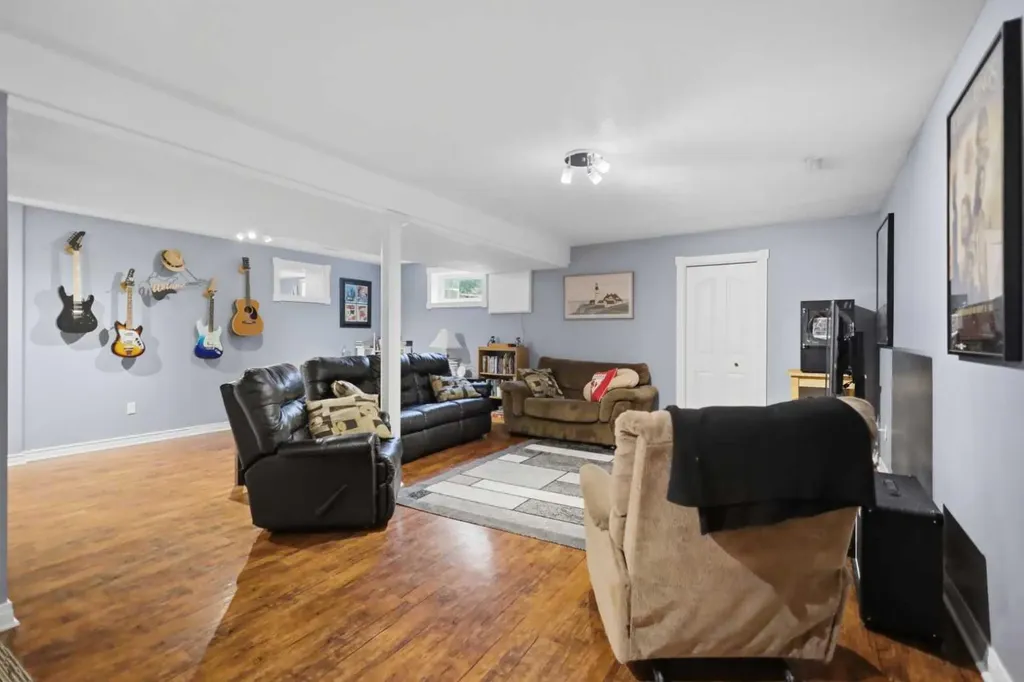 31 Willow Crescent Lacombe AB T4L 1V3