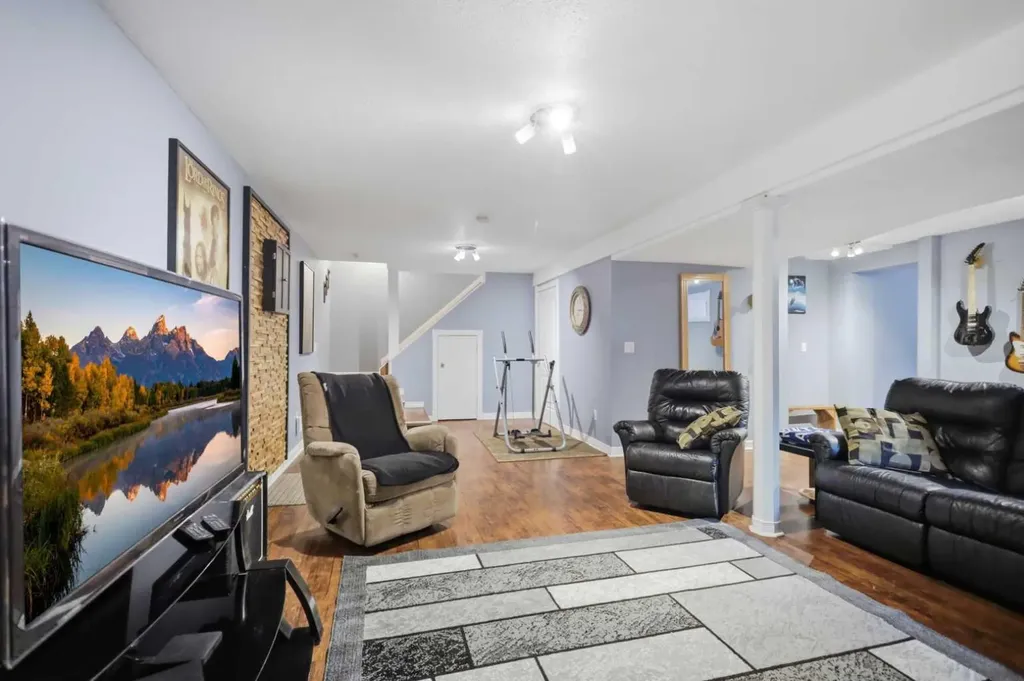 31 Willow Crescent Lacombe AB T4L 1V3