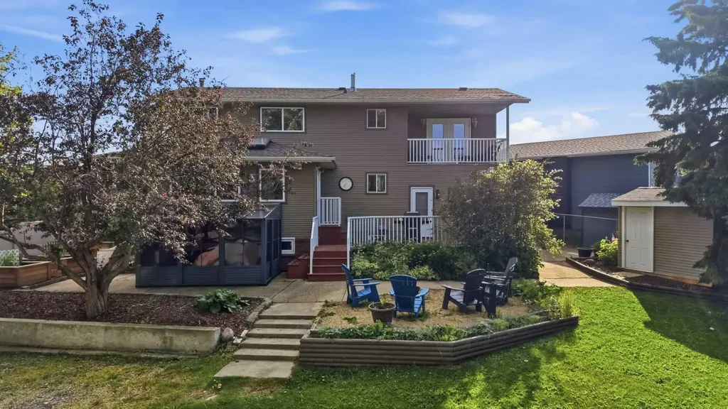 31 Willow Crescent Lacombe AB T4L 1V3