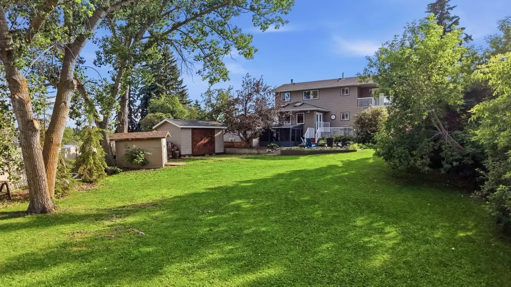 31 Willow Crescent Lacombe AB T4L 1V3
