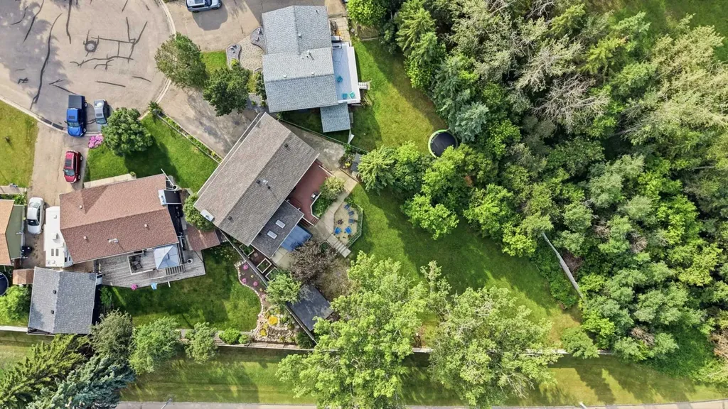31 Willow Crescent Lacombe AB T4L 1V3