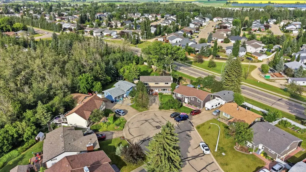 31 Willow Crescent Lacombe AB T4L 1V3