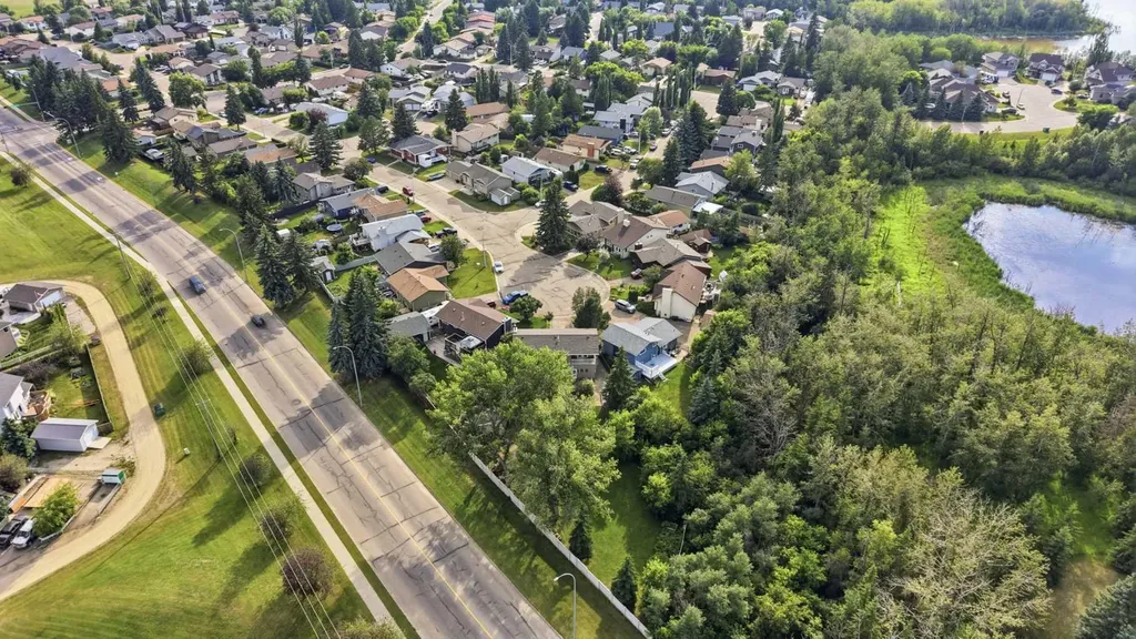 31 Willow Crescent Lacombe AB T4L 1V3