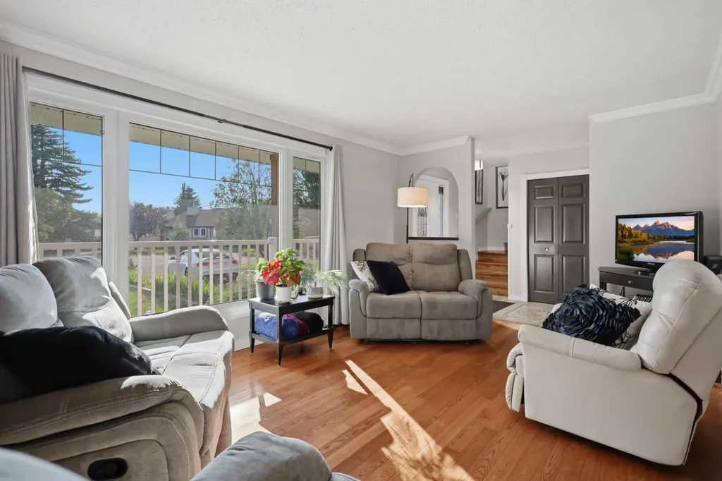 31 Willow Crescent Lacombe AB T4L 1V3