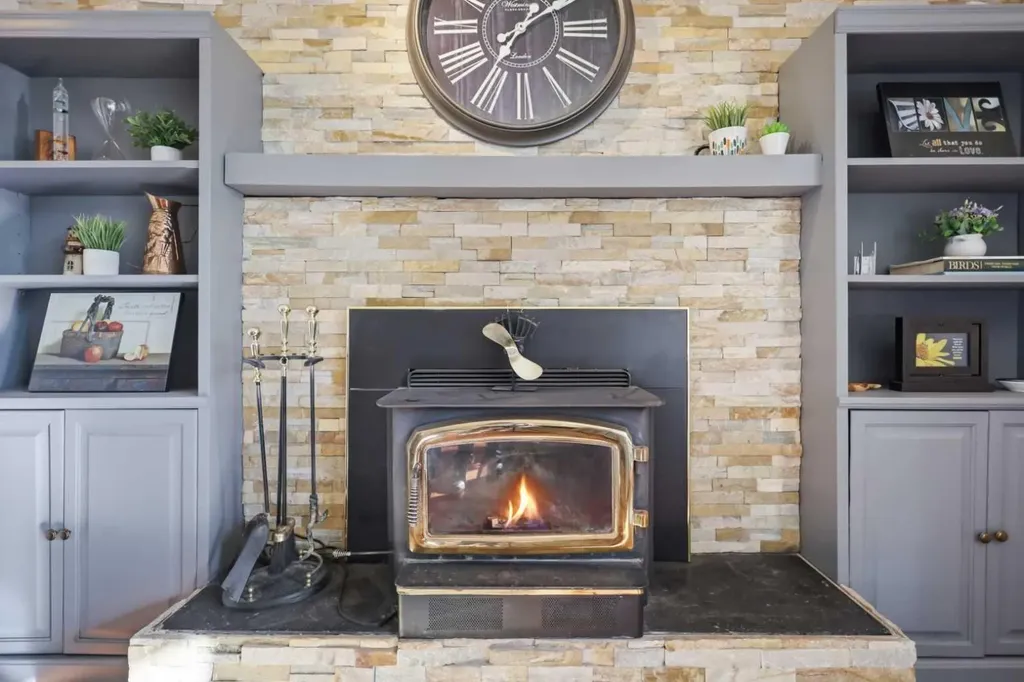 31 Willow Crescent Lacombe AB T4L 1V3