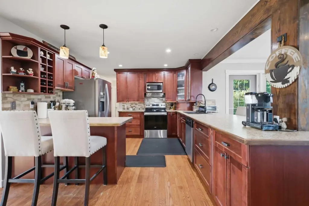 31 Willow Crescent Lacombe AB T4L 1V3