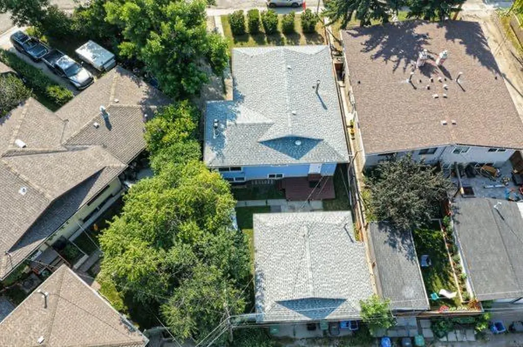 4004 79 Street NW Calgary AB t3b2n8