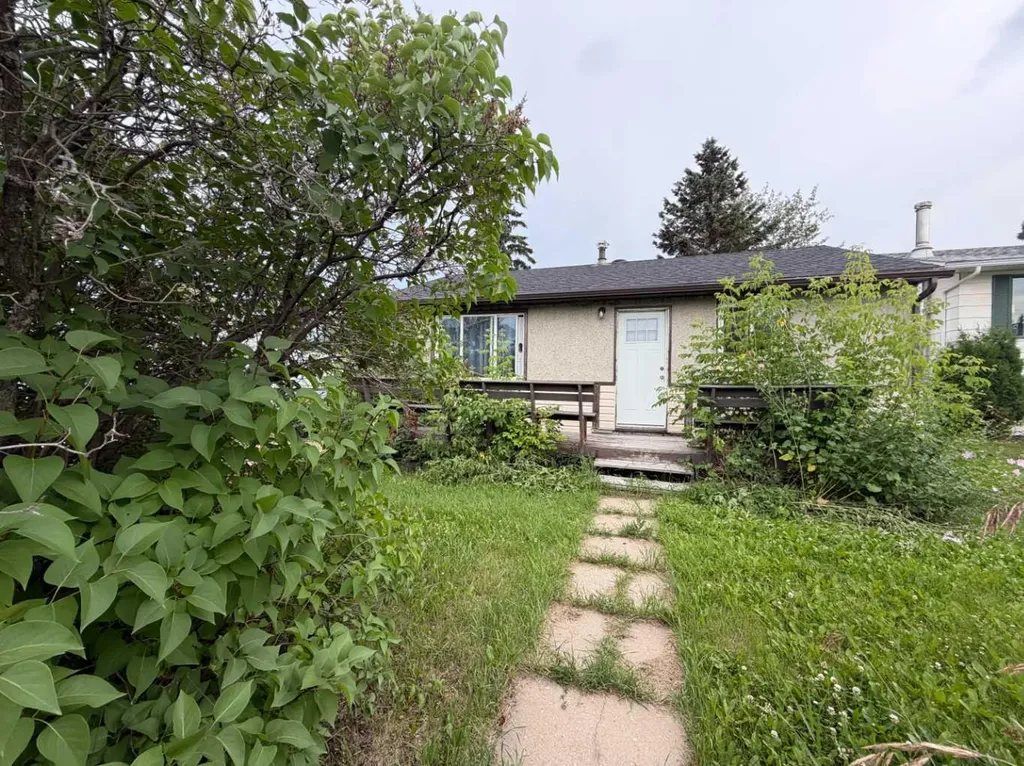 10408 96 Street Grande Prairie AB T8V 1Z9