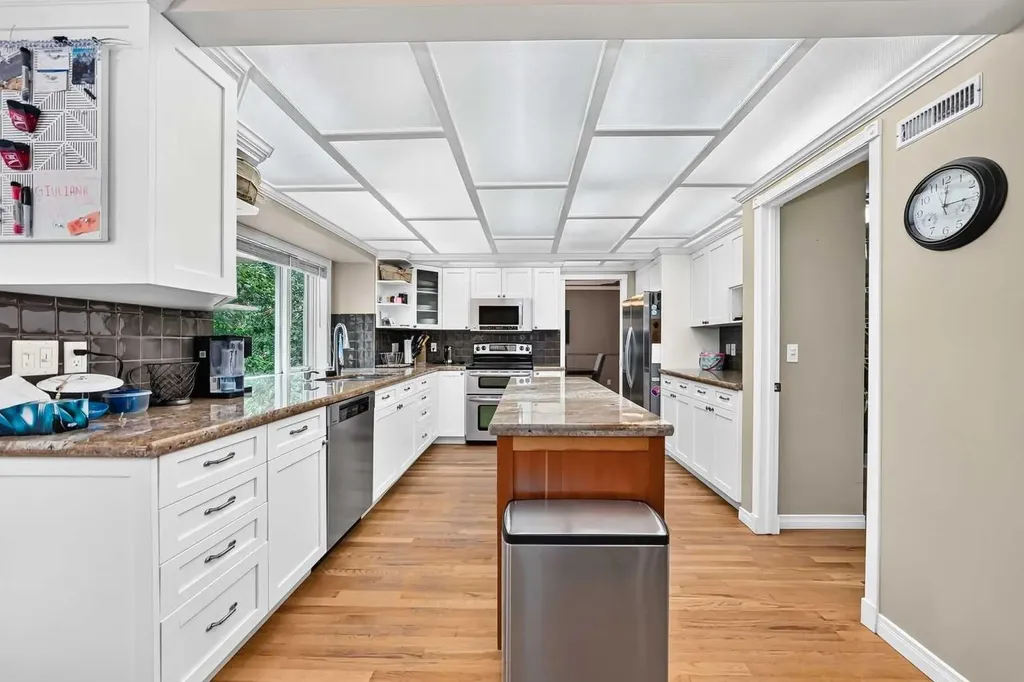 777 East Lakeview Road Chestermere AB T1X 1B1