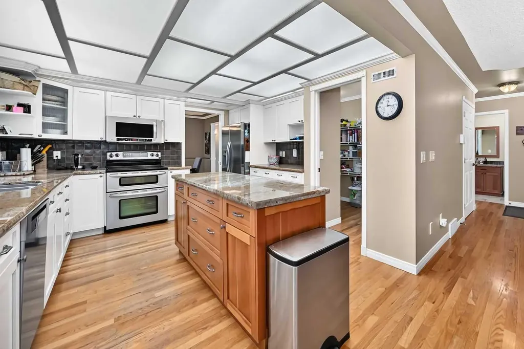 777 East Lakeview Road Chestermere AB T1X 1B1