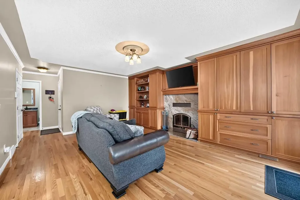 777 East Lakeview Road Chestermere AB T1X 1B1