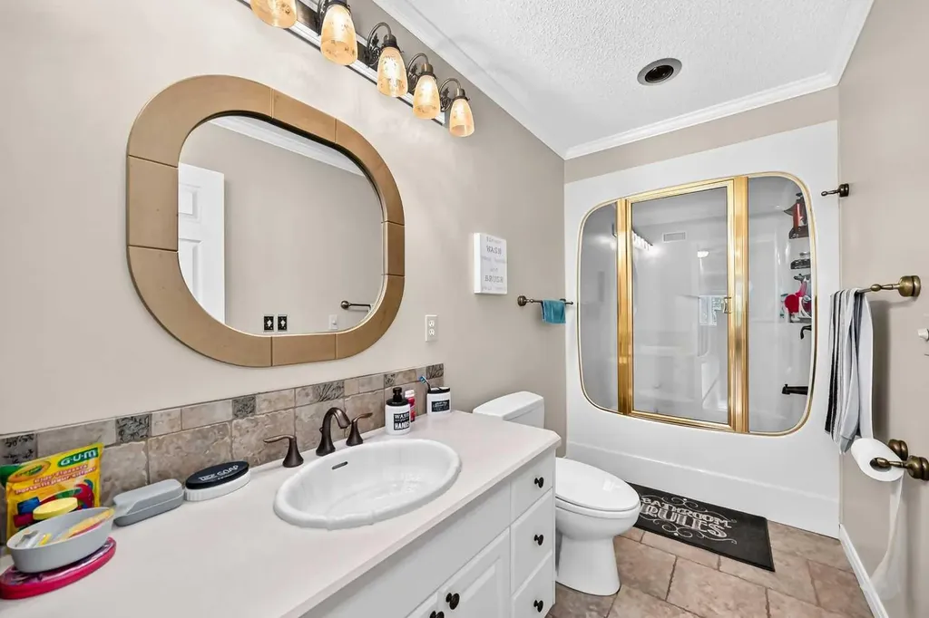 777 East Lakeview Road Chestermere AB T1X 1B1