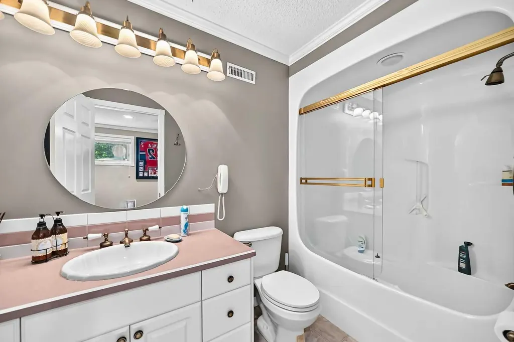 777 East Lakeview Road Chestermere AB T1X 1B1