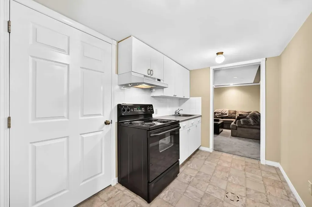 777 East Lakeview Road Chestermere AB T1X 1B1