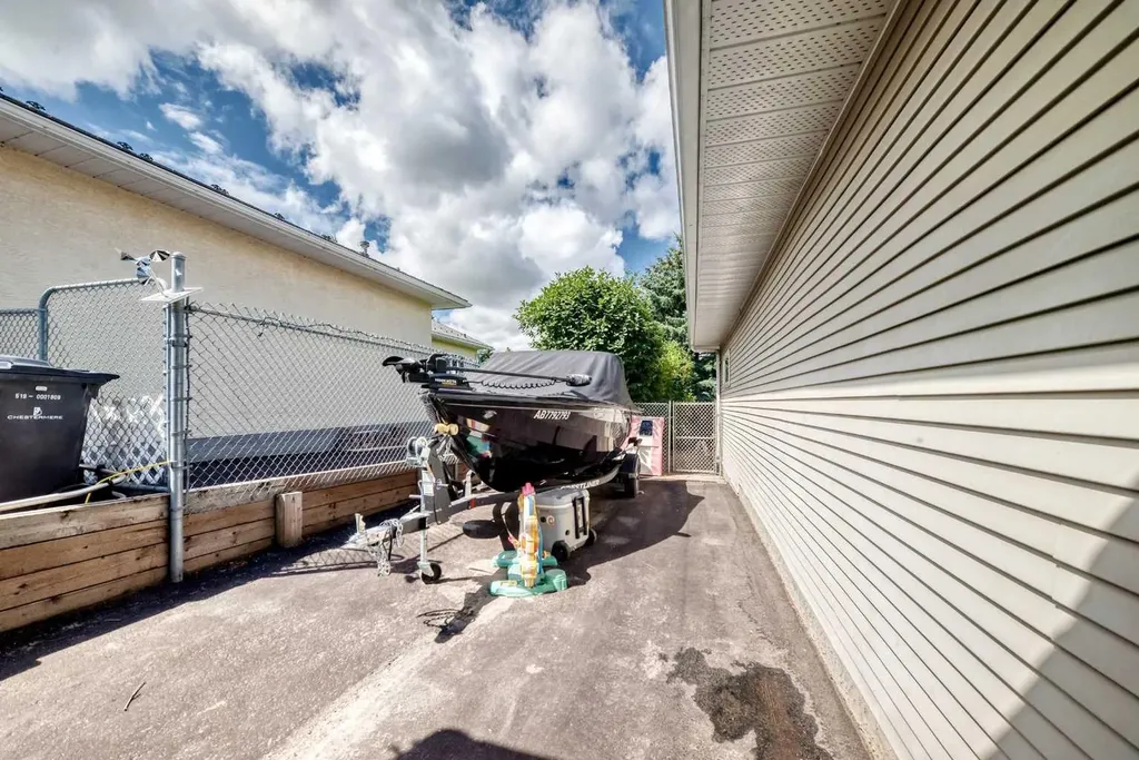 777 East Lakeview Road Chestermere AB T1X 1B1