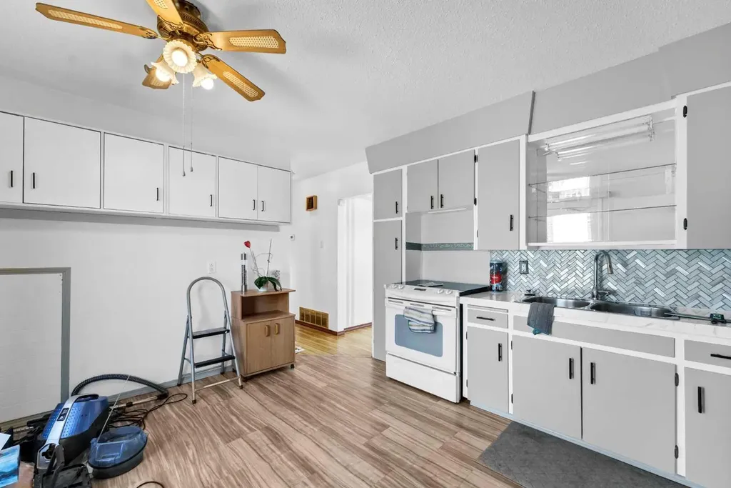 1896 28 Street SE Medicine Hat AB T1A 2H6