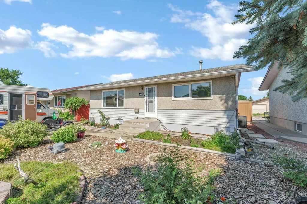1896 28 Street SE Medicine Hat AB T1A 2H6