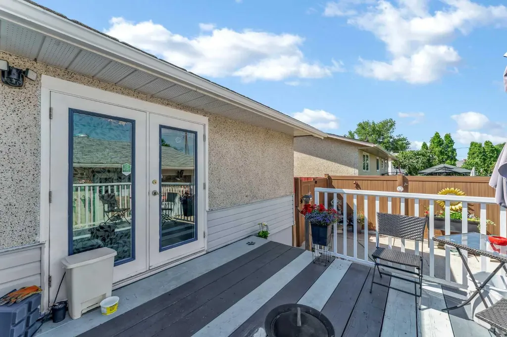 1896 28 Street SE Medicine Hat AB T1A 2H6