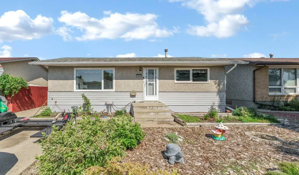 1896 28 Street SE Medicine Hat AB T1A 2H6