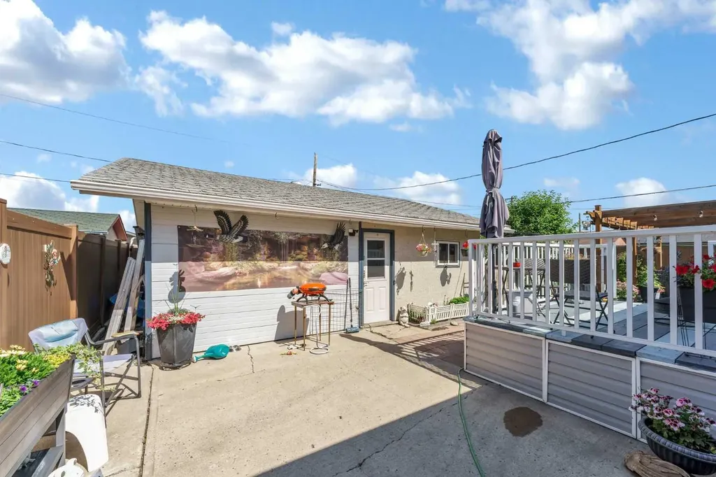1896 28 Street SE Medicine Hat AB T1A 2H6