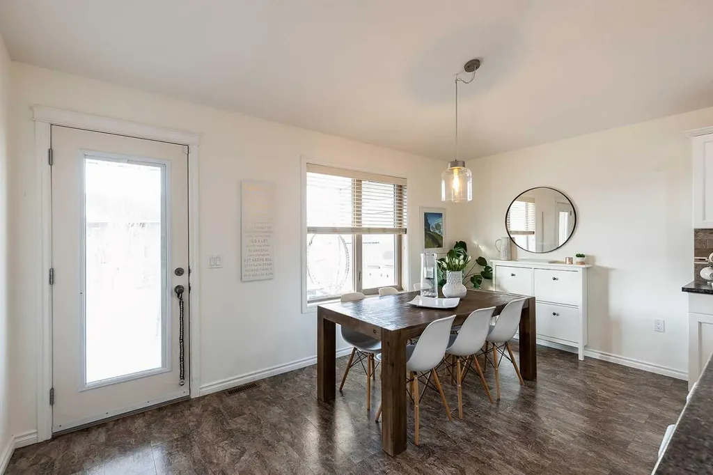 184 Hamptons Way SE Medicine Hat AB T1B 0E1