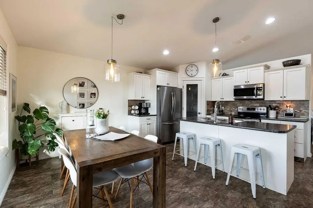 184 Hamptons Way SE Medicine Hat AB T1B 0E1