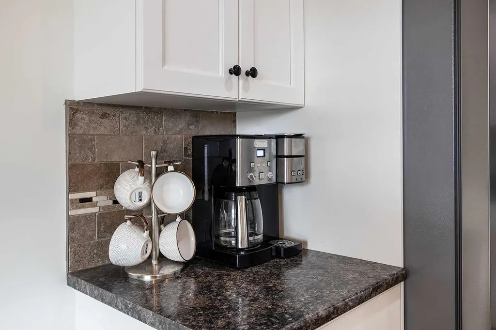 184 Hamptons Way SE Medicine Hat AB T1B 0E1