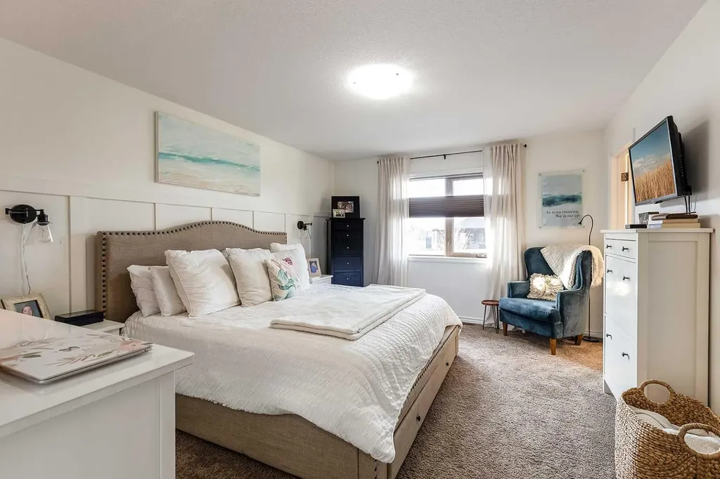 184 Hamptons Way SE Medicine Hat AB T1B 0E1