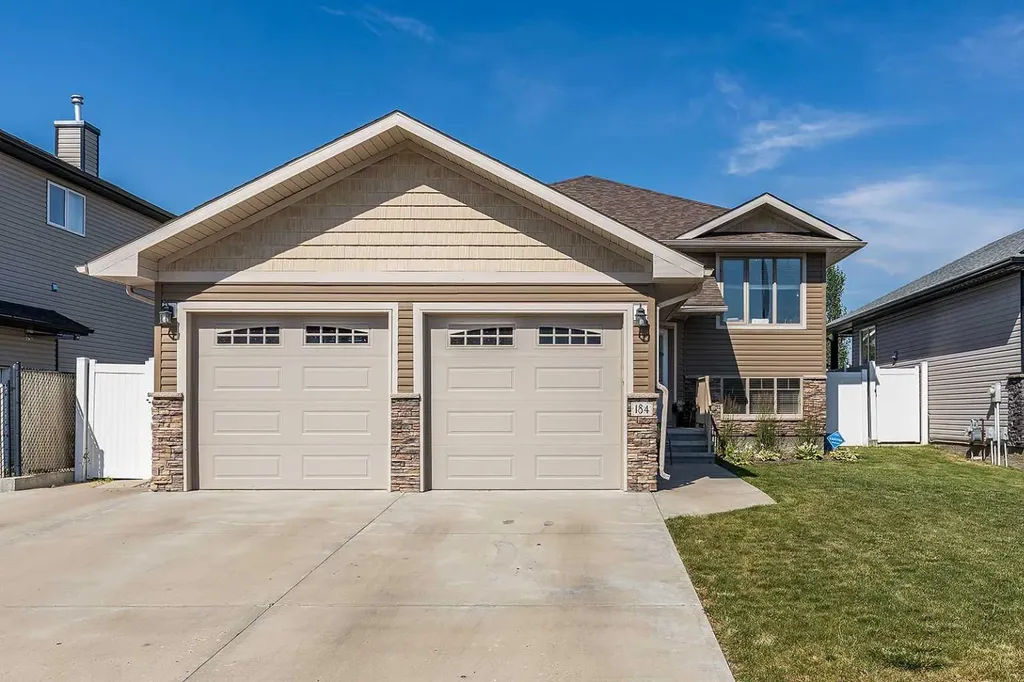 184 Hamptons Way SE Medicine Hat AB T1B 0E1