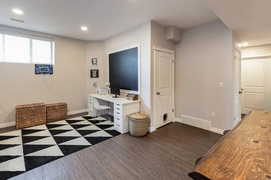 184 Hamptons Way SE Medicine Hat AB T1B 0E1