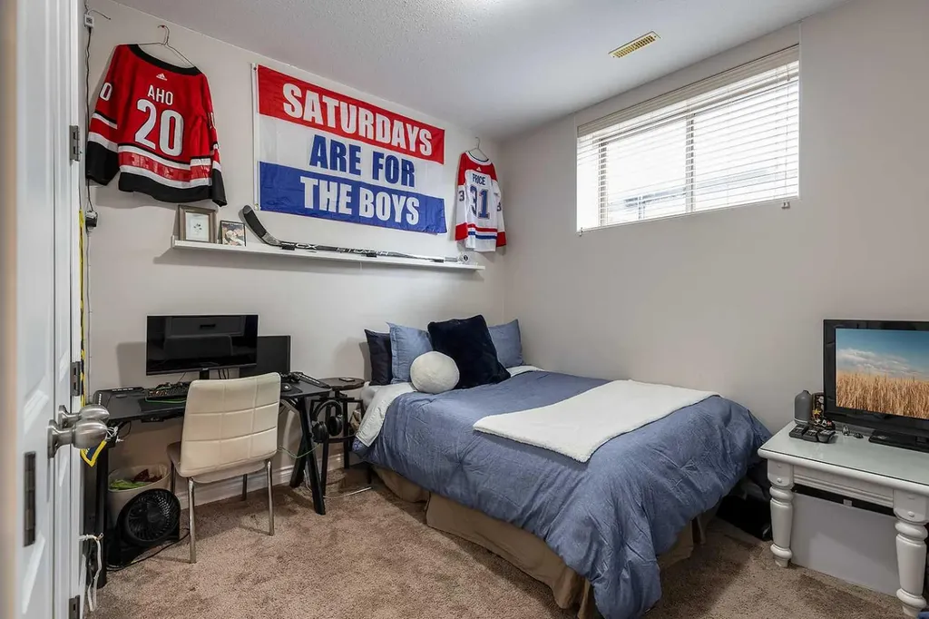 184 Hamptons Way SE Medicine Hat AB T1B 0E1