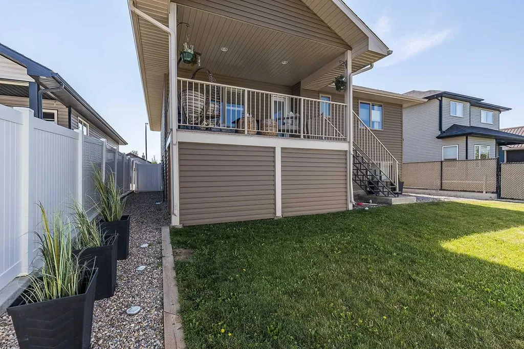 184 Hamptons Way SE Medicine Hat AB T1B 0E1