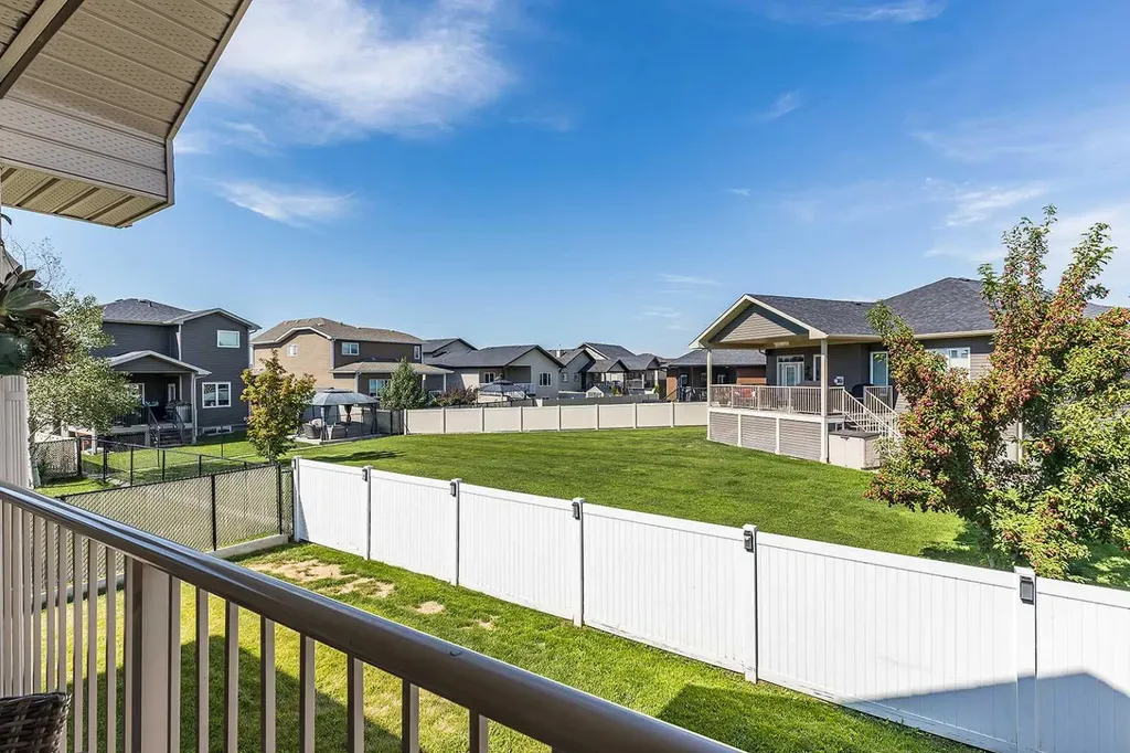 184 Hamptons Way SE Medicine Hat AB T1B 0E1
